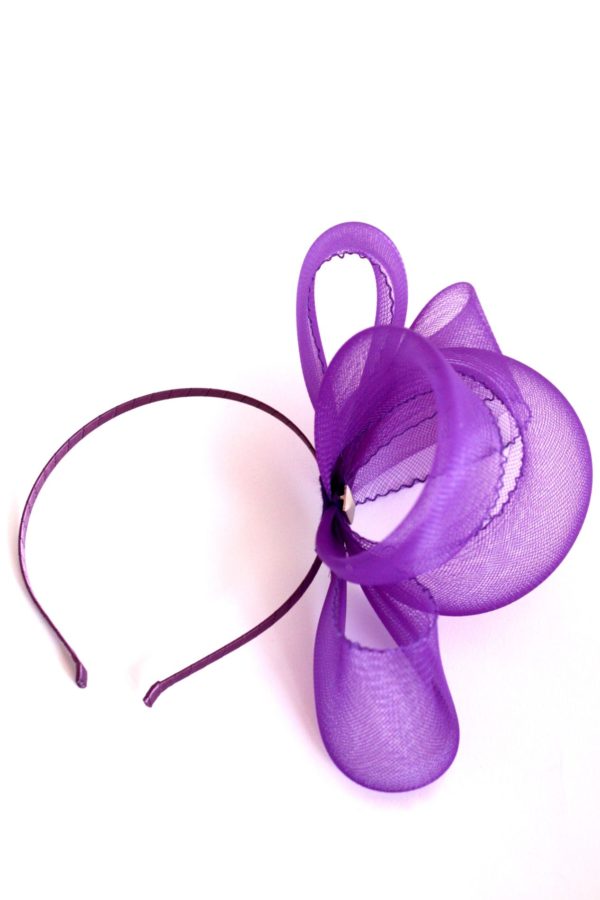 fioletowa kokarda z krynoliny